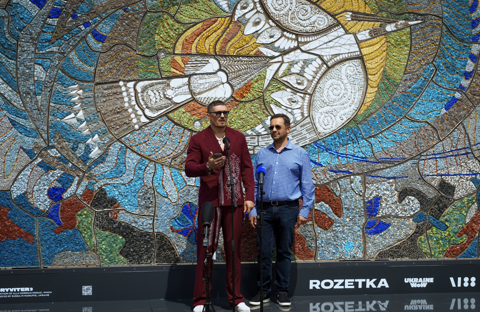 Усик на вулицях Лондона нагадав світу про війну в Україну (фото)